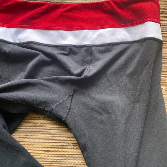 Vintage Lululemon Red/White/Black Groove Flare Yoga Pants - Size 8 TALL - Picture 5 of 10